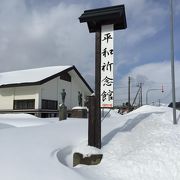 平和を願う仏像の数々