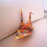 ベッドの枕の上には折鶴…ホテルオークラの定番ですね