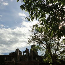 階段を登り一番上にはいくつかの祠があります