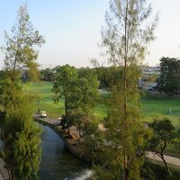 バルコニーからの眺めはゴルフ場ビューで、緑が心地良いです 