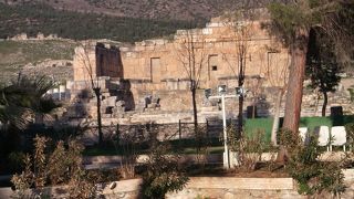 石灰棚と古い遺跡・・・