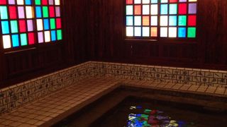 ステンドグラスから差し込む光がとっても素敵です。