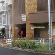 この駅、神戸市営地下鉄西神・山手線の駅で、近くには、神戸電鉄の湊川駅があり、乗換に便利な駅となっています。