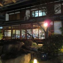 庭付きの日本家屋