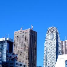 高島屋付近からも目立ちます。