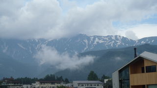 綺麗な白馬の山