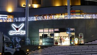 ガンダムライトアップで冷えたらここで暖まれる．