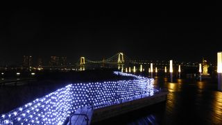 ウェストはホテルとアクアシティの間のプロムナード