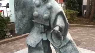 浜町緑道の入口にある