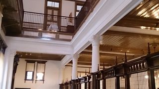 レトロな建物、バスターミナルからすぐ