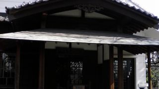 蘇峰公園内にある徳富蘇峰の記念館です。