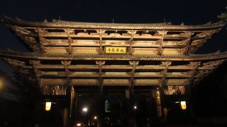 日本一大きな山門 ♪