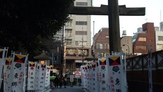 アドミラルズ東郷を祀った神社。原宿駅への近道にも。