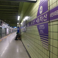 駅ホームの様子