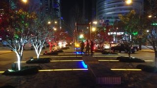 新しい雰囲気の公園