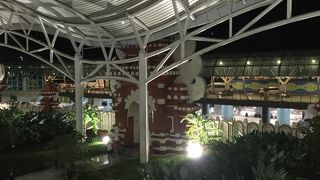 思ったより近代的空港