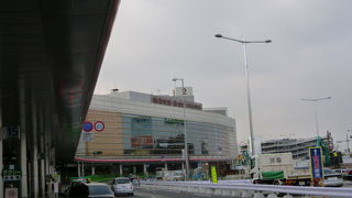 コンパクトで、市内へのアクセスも良い空港