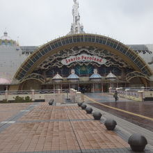 夢の国に見えますね