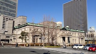 威厳ある建物