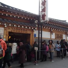 お昼を過ぎると大行列が。