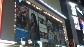 6スクリーンあるシネマコンプレックス