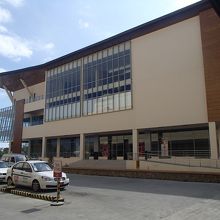 脇の駐車場の奥に出来た新しいモール