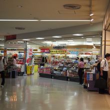 2Fのお土産屋さんは大きいです