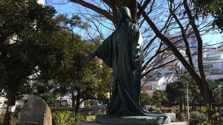 礫川公園内にあります