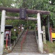 鍋倉公園内にあります。