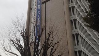 ただの区役所ではない建造物。