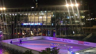 夜のライトアップされたスケートリンクの風情が幻想的で良かったです