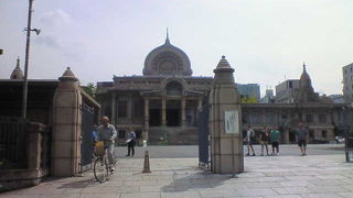 築地本願寺の屋根のモチーフです