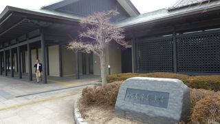 名古屋城の正門からすぐ。