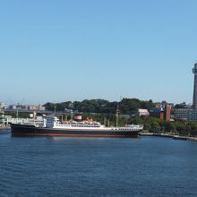 やや前から見るとこんな感じ。