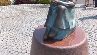 有名な童謡の銅像。