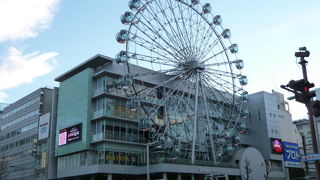 栄のど真ん中の観覧車