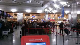 夜中でもガヤガヤ