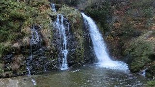 奥の方にあり、白銀の滝があります。
