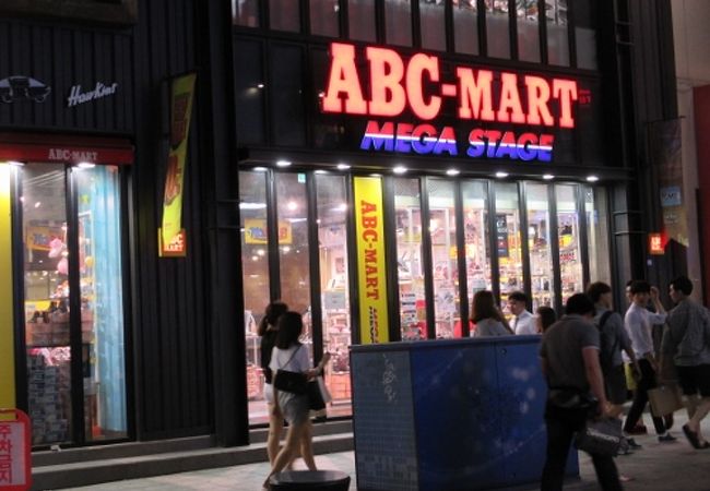 ABCマート西面店　大通りの東にある店舗