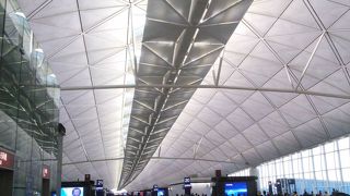 FOODコートは大混雑