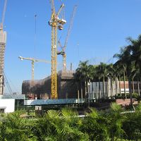 周辺は工事進行中