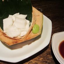 ココナッツのお刺身です。