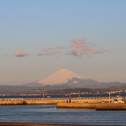 漁船と富士山