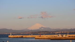 漁船と富士山