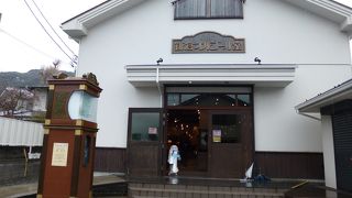 目を引くお店です