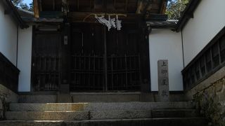 滝小道に面しています