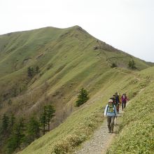 剣山からの縦走路より次郎笈