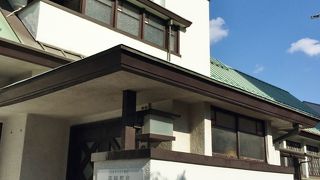 「東京たてもの百選」に指定されています