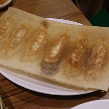 羽根つき餃子。