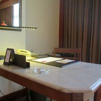 デスクの天板も大理石って、豪華ですね 